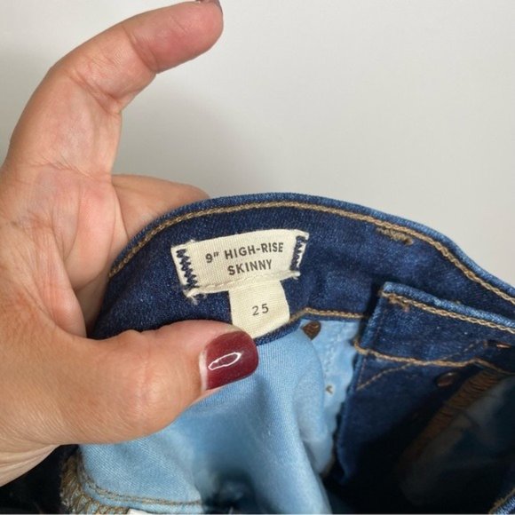 Madewell 9" Mid-Rise Skinny Jeans in Hayes Wash Button-Front Edition - Picture 9 of 12